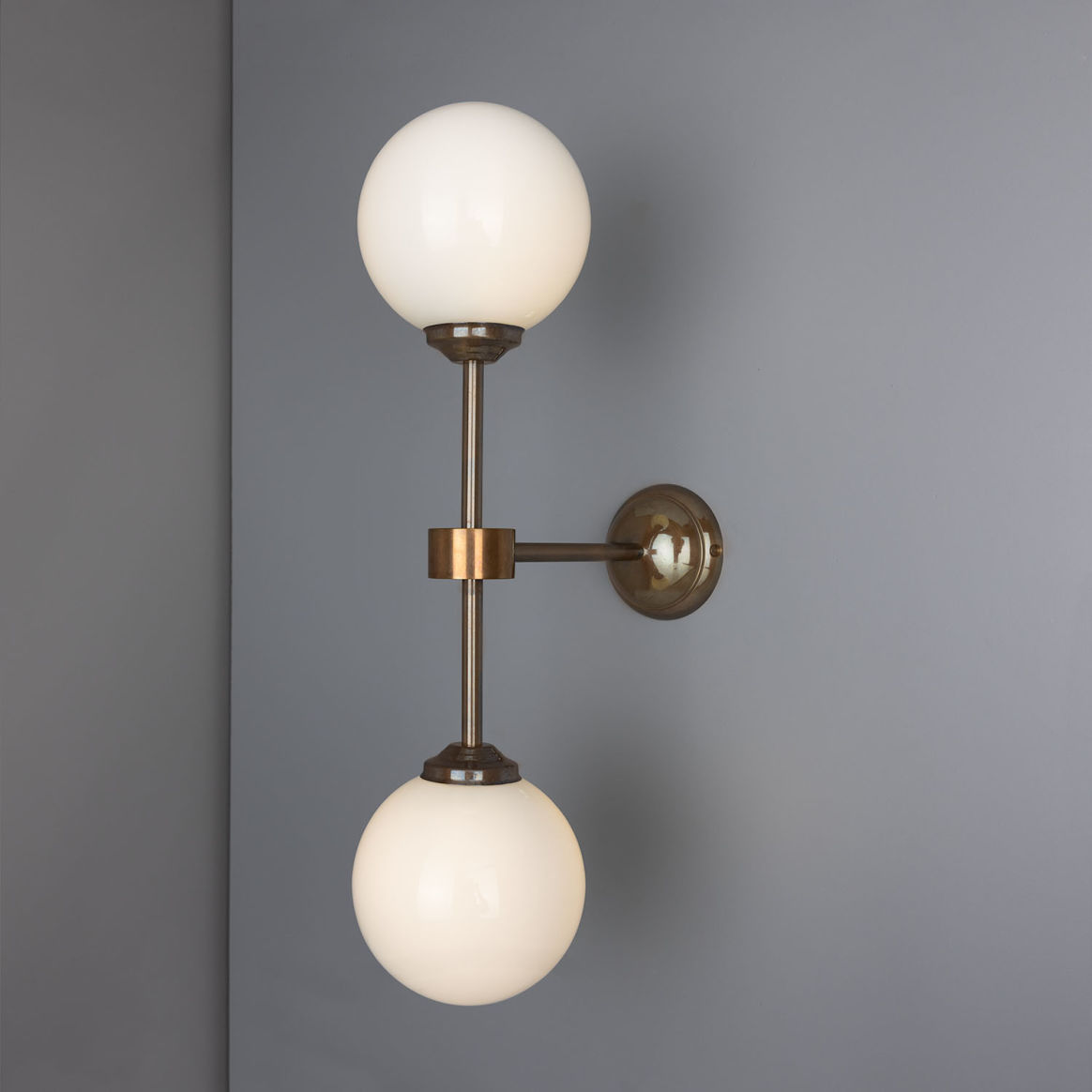 Contemporary wall light - YAOUNDE - Mullan Lighting - indoor / brass / glass