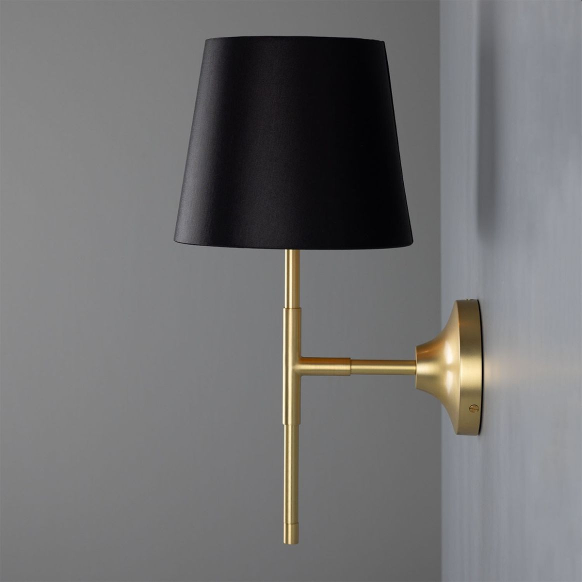 Tenby Exterior IP44 Wall Light in Antiqued Brass