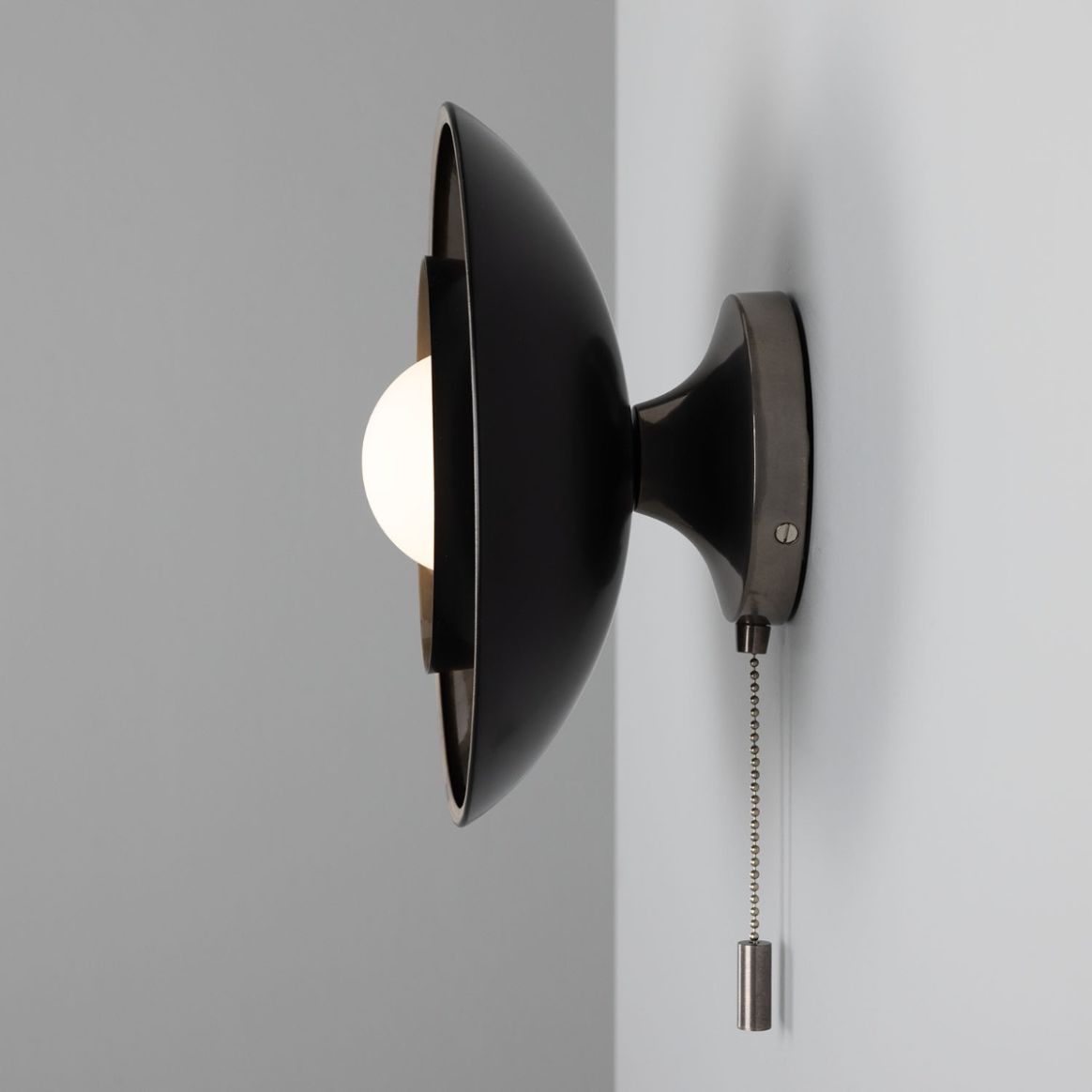 Pull chain store wall light