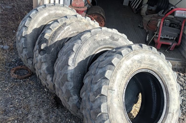 4 365 70r18 Loader Tires Online Government Auctions Of Government Surplus Municibid