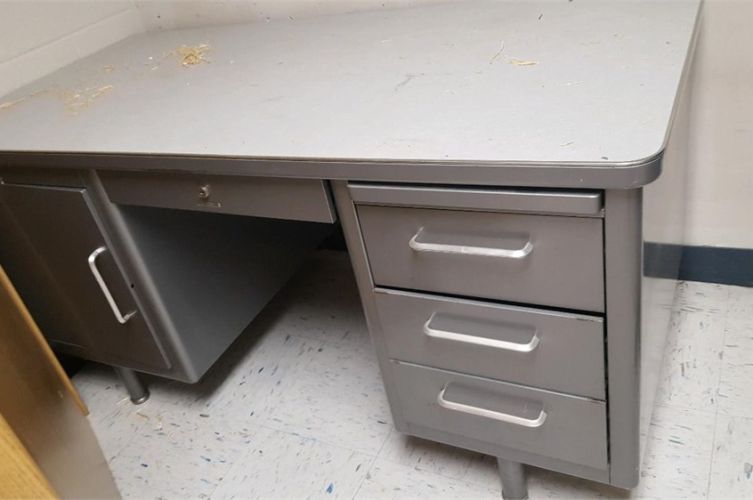 Gray Metal Teacher Desk Online Government Auctions Of Government