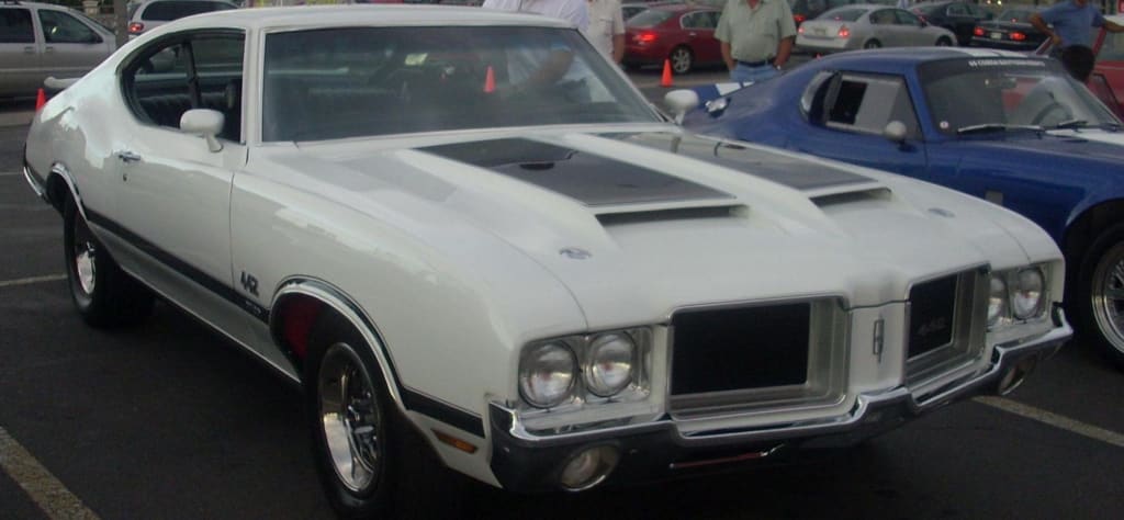 1964 White and Black Oldsmobile 442