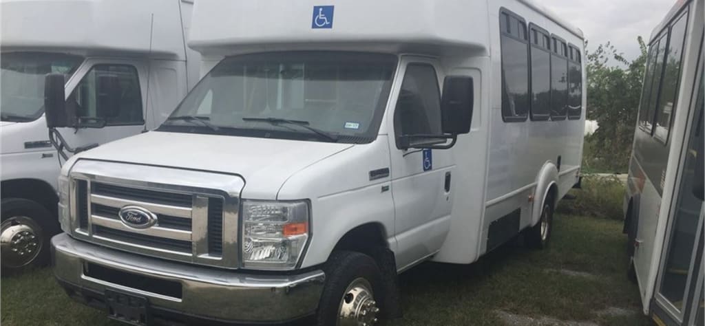 2013 Goshen Paratransit Bus