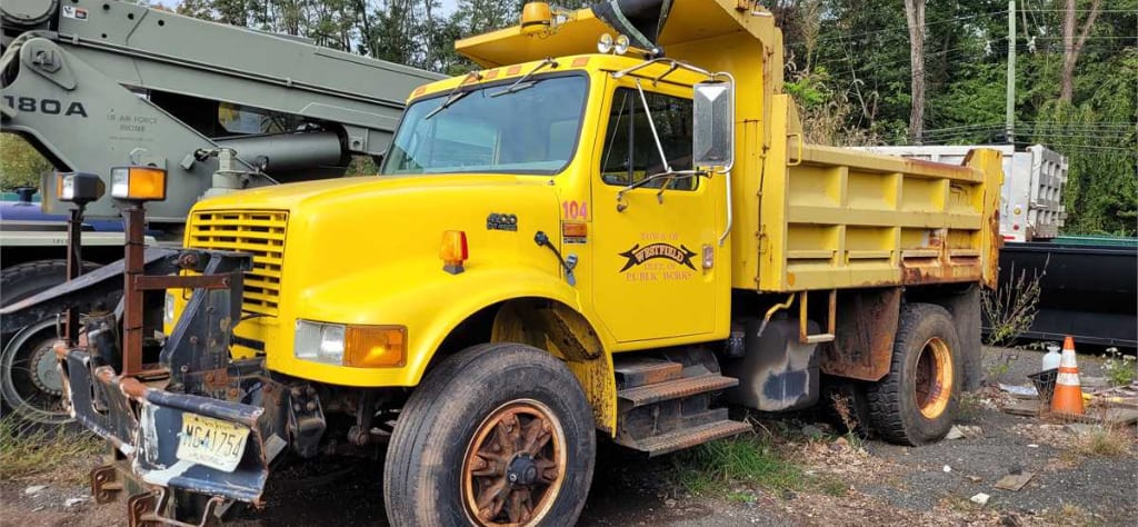 2000 International 4900 Dump Truck image
