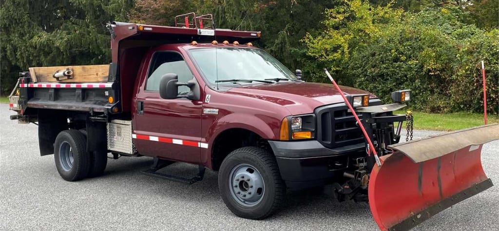 2006 Ford F-350 Dump Truck image