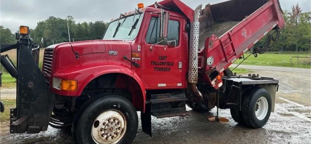1996 International 4800 Dump Truck image