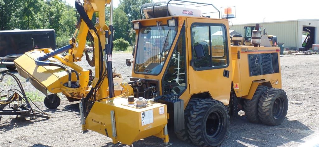 Illinois Government Auctions - 2004 Trackless Municipal Tractor