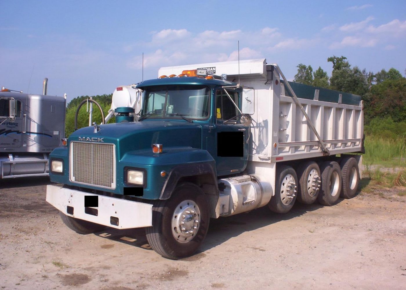 Mack superdump truck