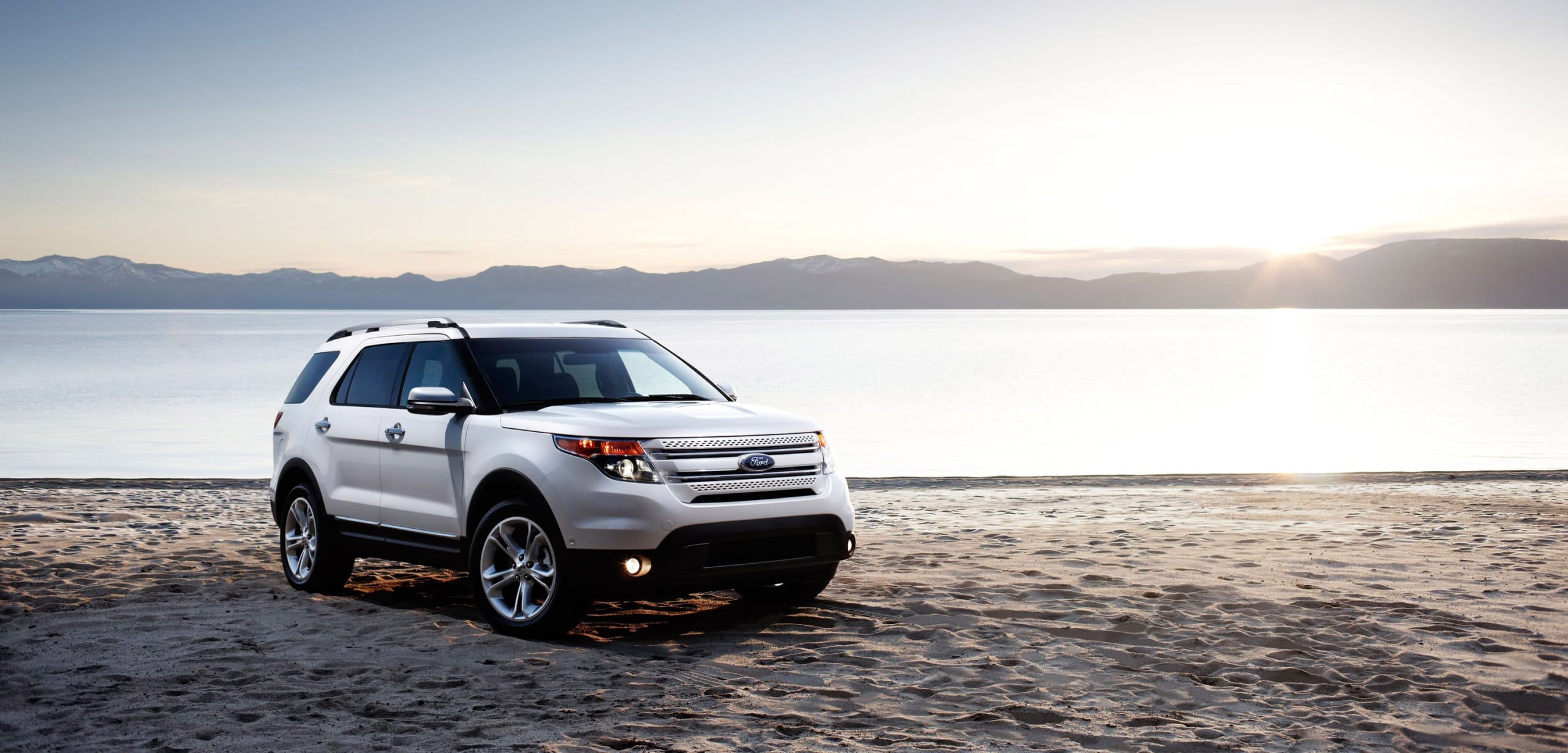 White Ford Explorer sport utility vehicle with third row seating and estimated fuel economy between 20-25 mpg.
