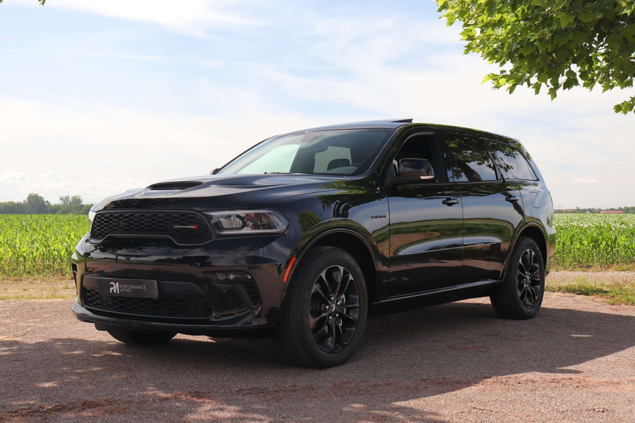 Black Dodge Durango with low owner satisfaction, equipped with power steering.