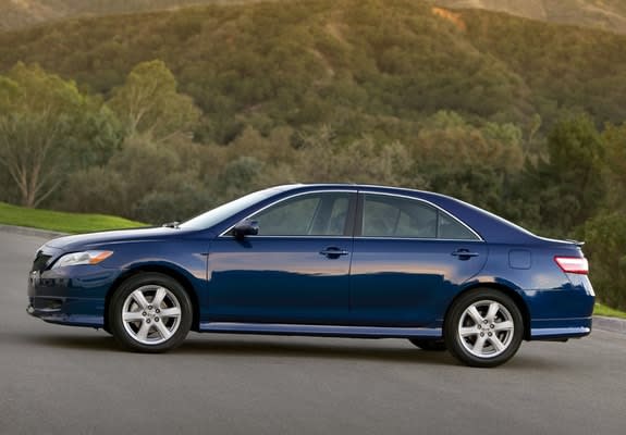 2006 Toyota Camry, with improved fuel efficiency and among the best ratings for used Camry cars making it a smart investment.