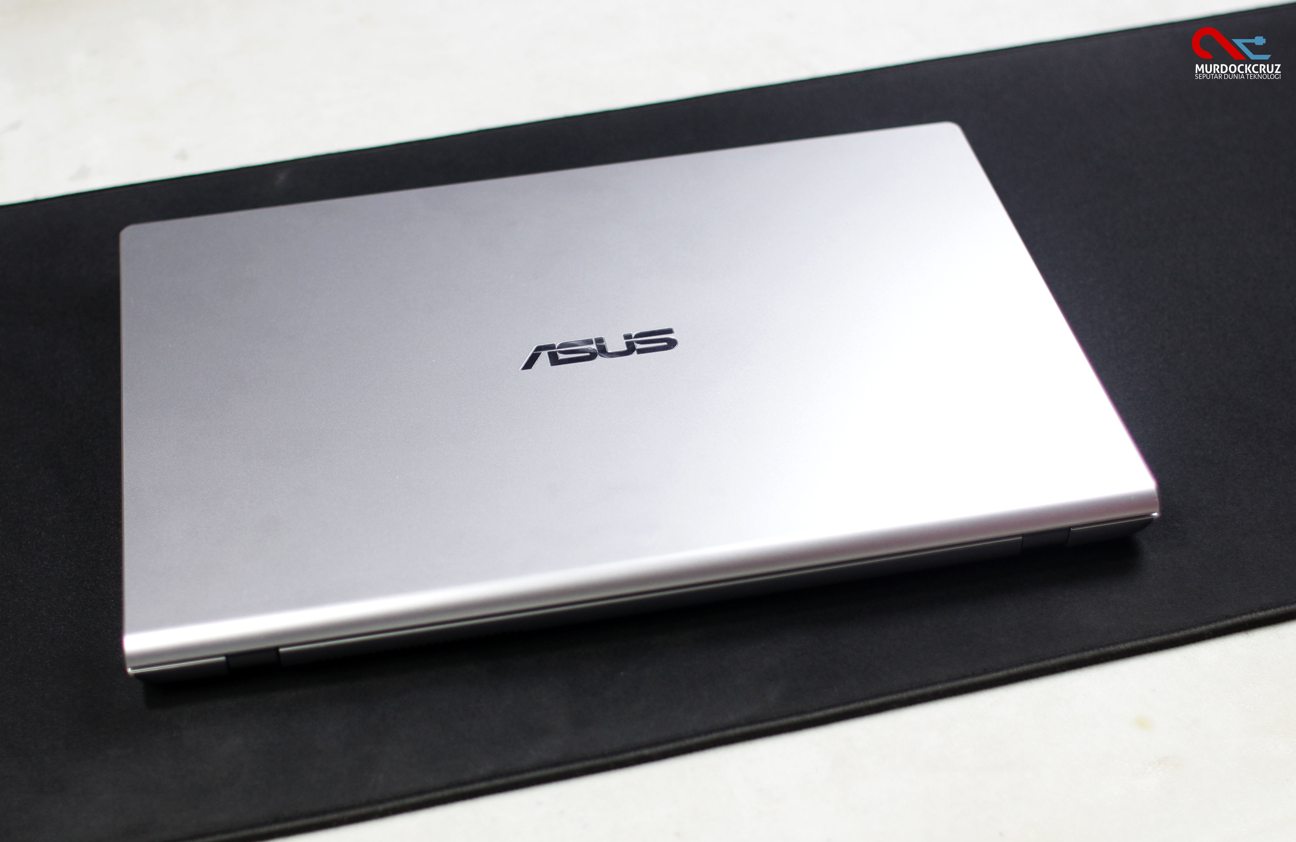 ASUS VivoBook M409DA