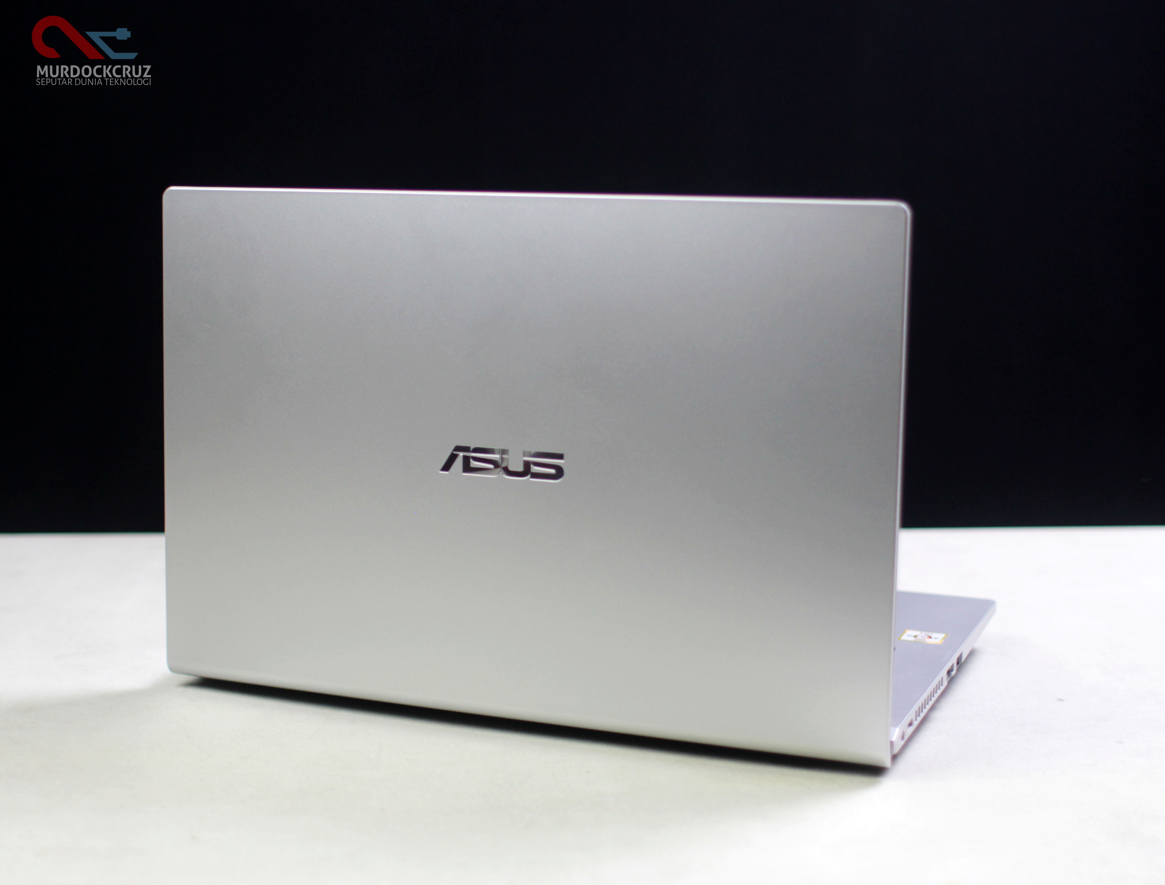 ASUS VivoBook M409DA