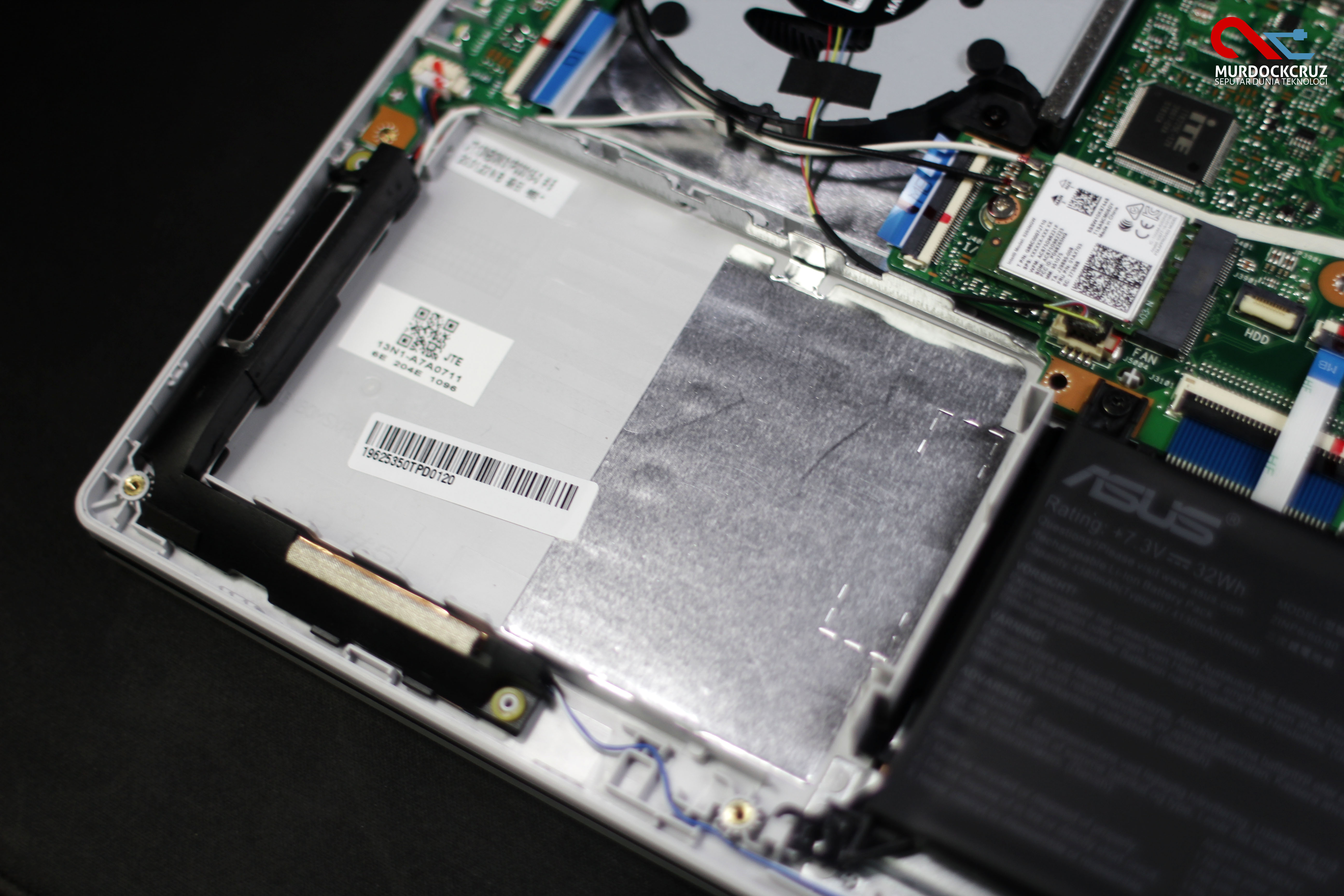 ASUS VivoBook M409DA