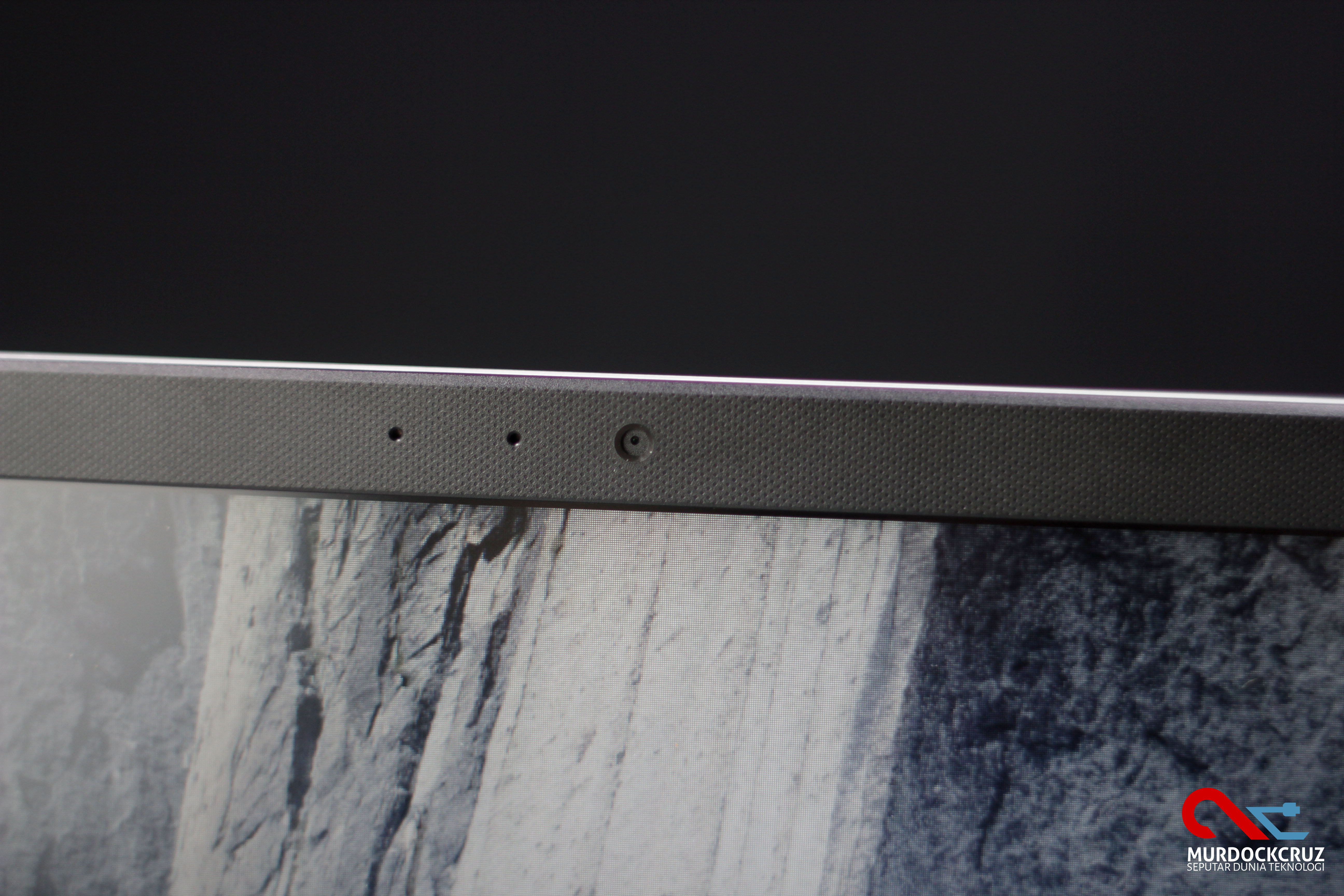 ASUS VivoBook M409DA