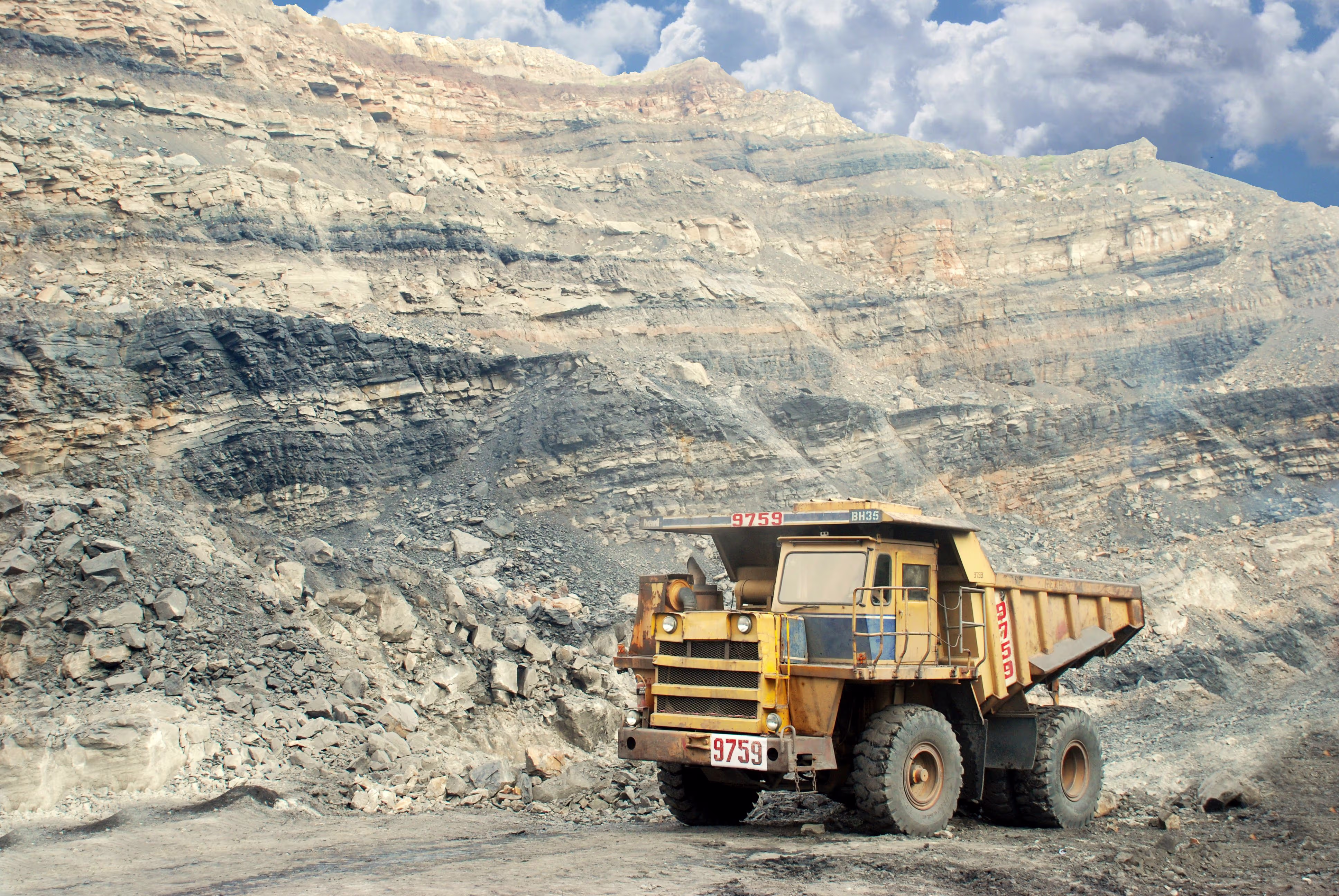 Pioneering Smart Mining Technologies: Safe and Clean Extraction