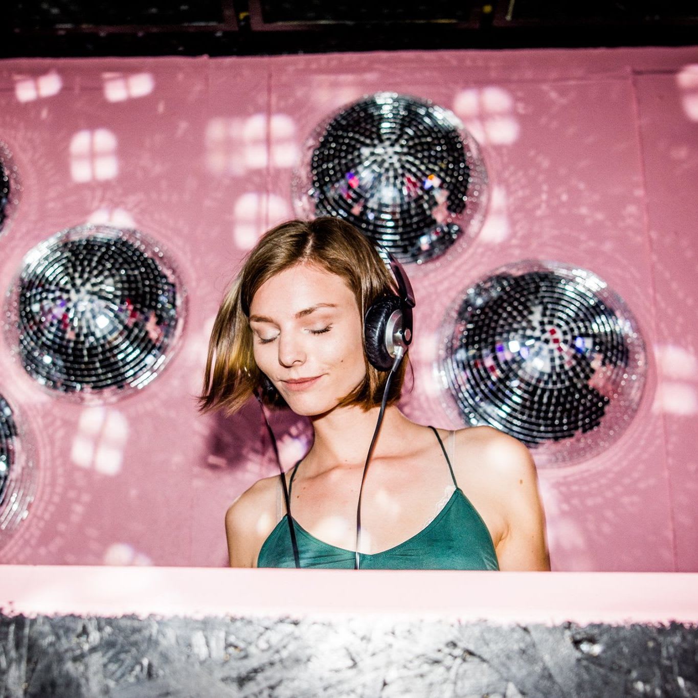 DJ Athena, bild 1