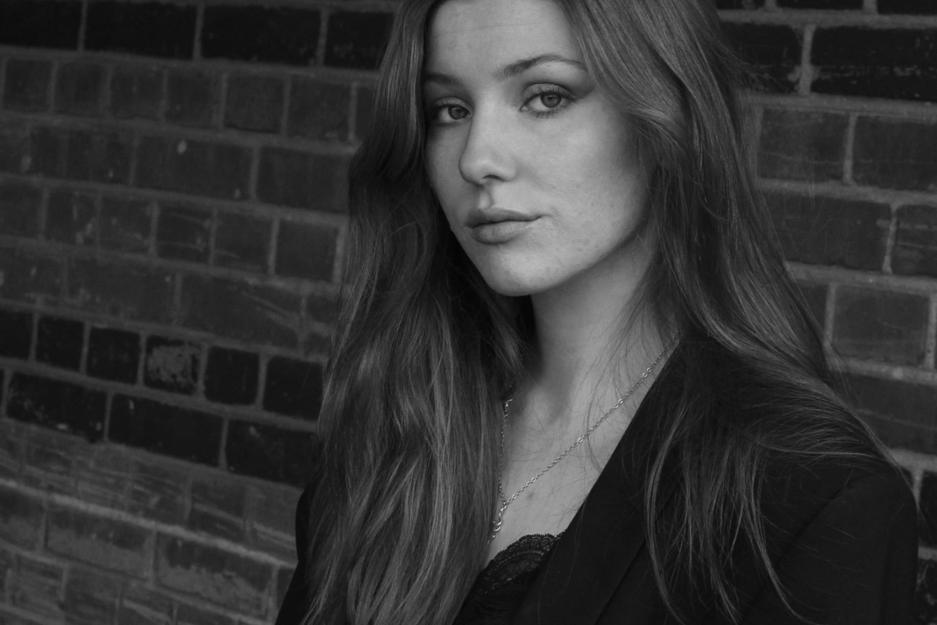 Eve Jones, bild 1
