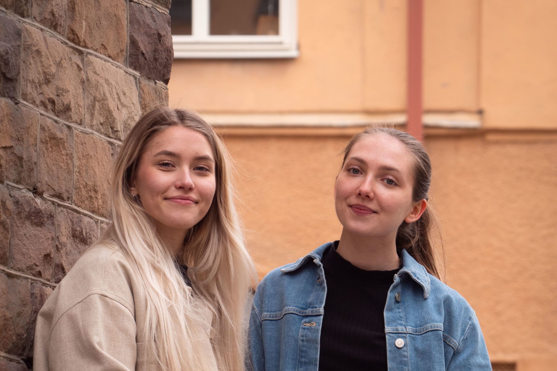 Ebba och Isabelle, bild 1
