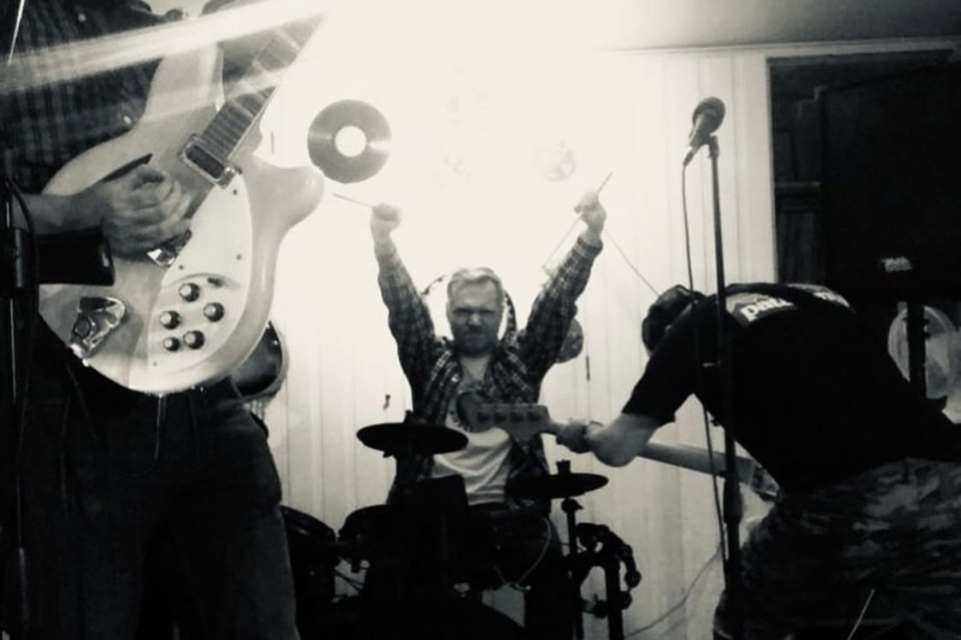 Midlife Crisis Orchestra, bild 1