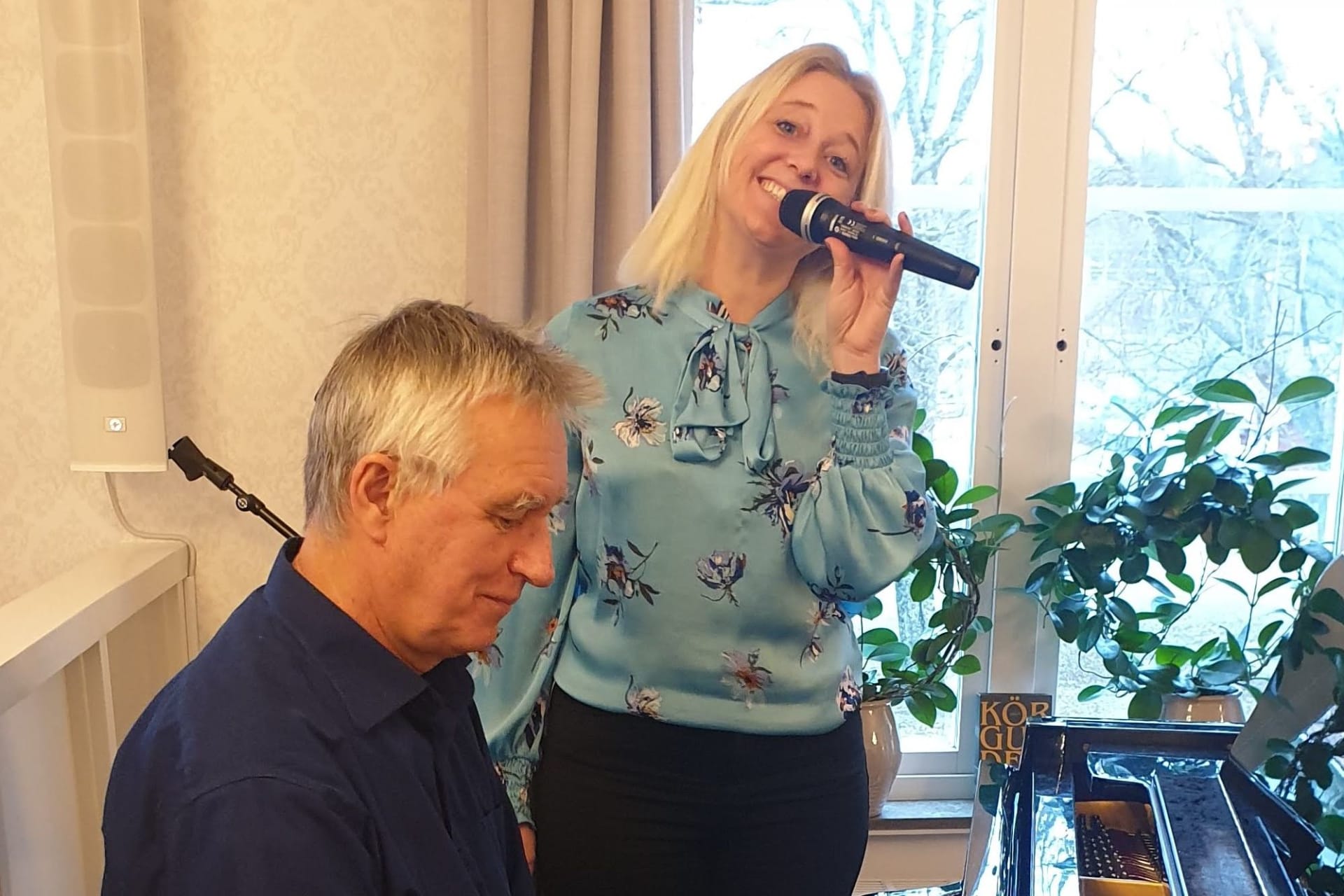 Lasse och Karolina, bild 1