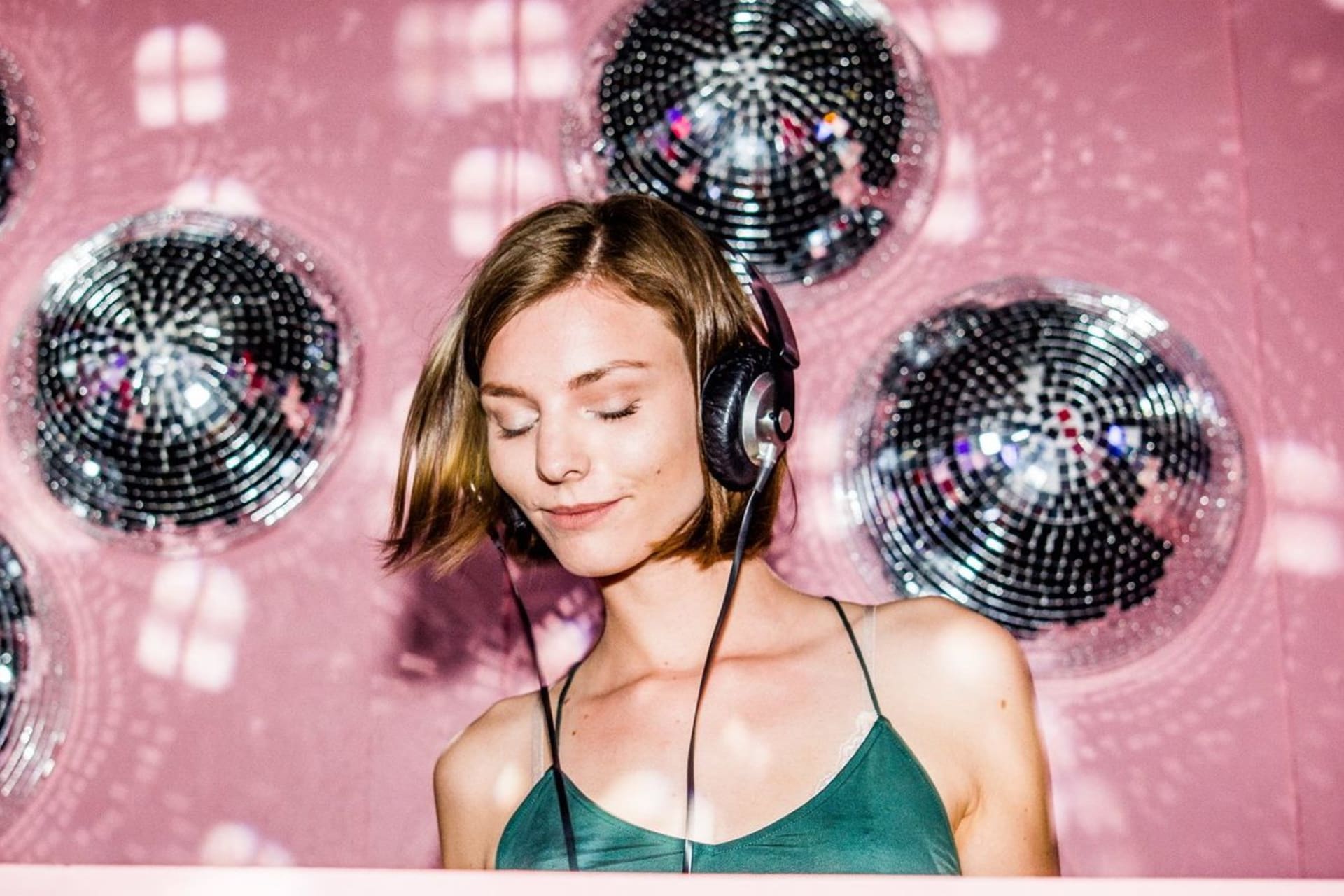 DJ Athena, bild 1
