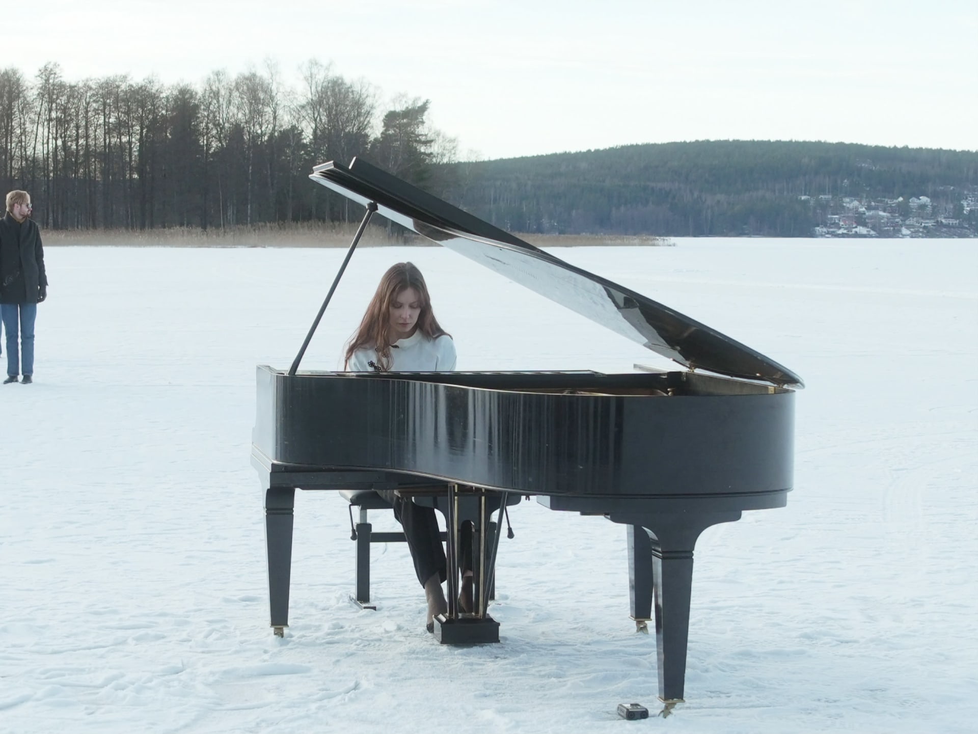 Astri, Konsertpianist, bild 1
