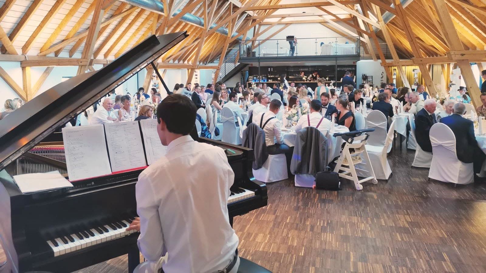 Pianist för Bröllop och Evenemang - Skapar Stämning och Minnen, bild 3