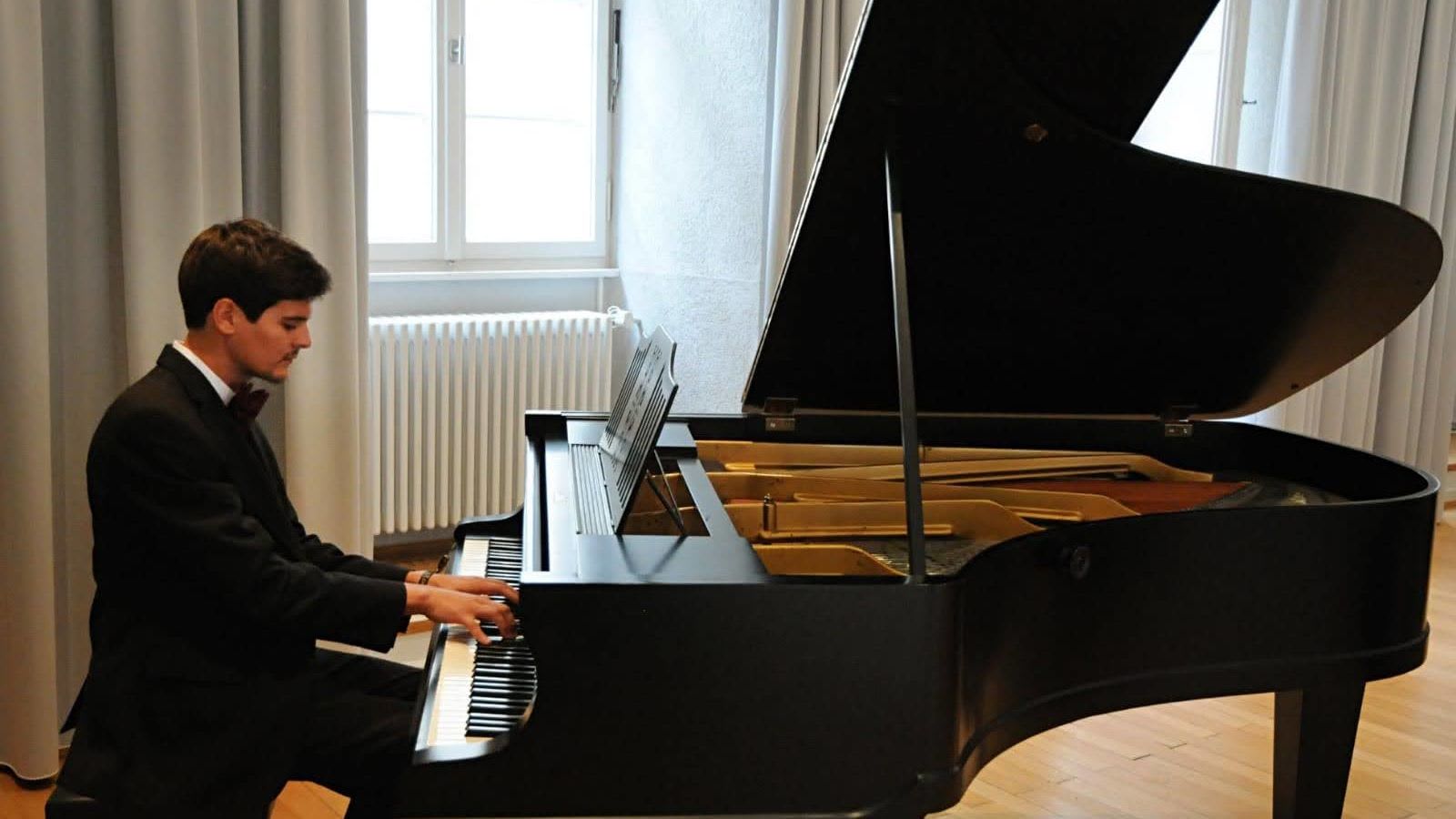 Pianist för Bröllop och Evenemang - Skapar Stämning och Minnen, bild 1