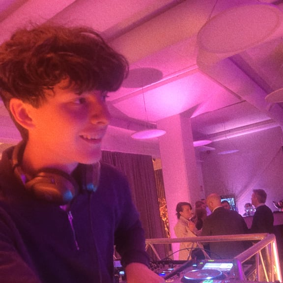 DJ Julian Bates