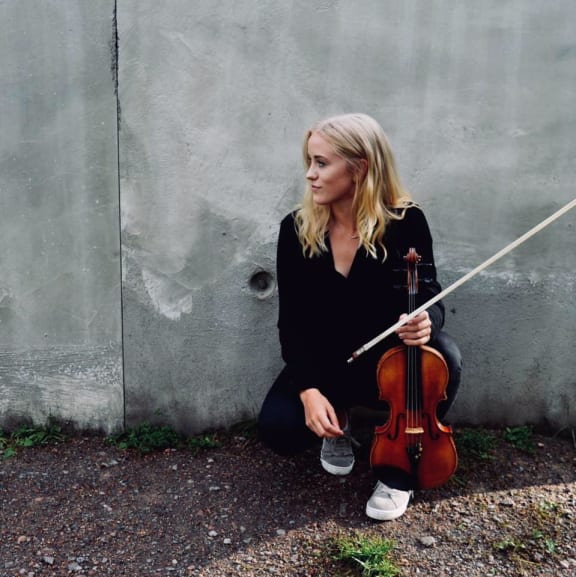 Karin/violinist
