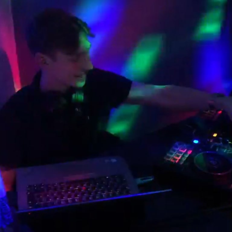 Profilbild av: DJ till bröllop