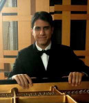 Henrique G offers Piano lessons in   Glen Oaks, LA 
