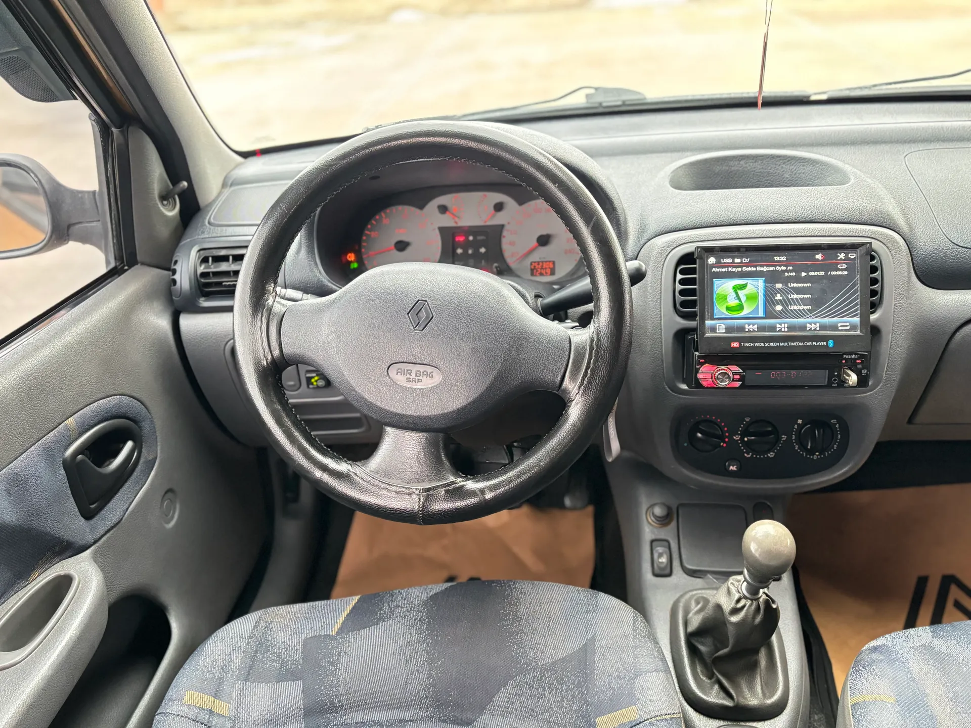 2001 CLİO 1.4 16 VALF RXT FULL KLİMALI ORJİNAL SADDECE 2 PARÇA BOYALI 252.000 KM TEMİZZ - 3