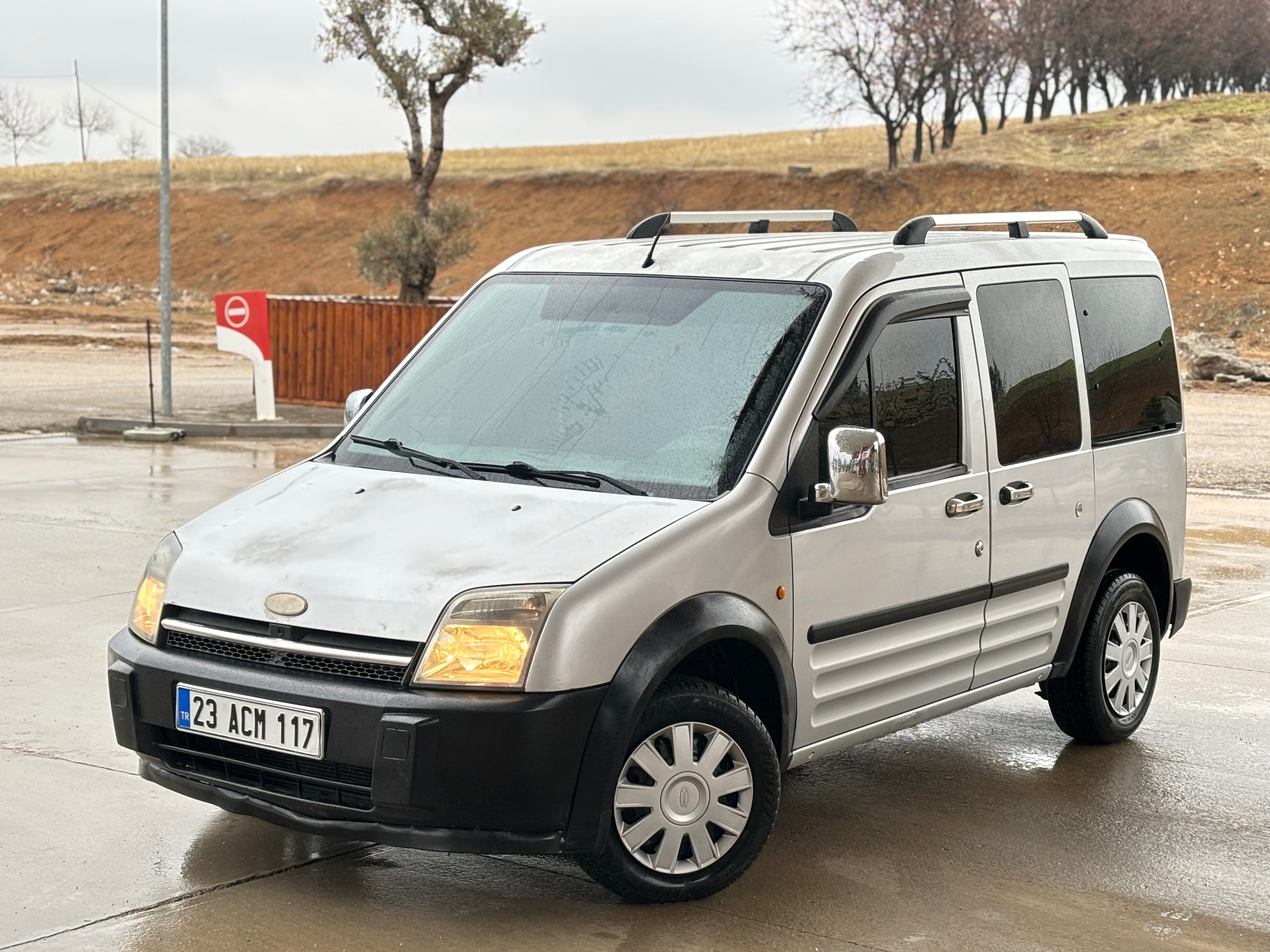 2004 CONNECT 75’LİK ÇİFT SÜRGÜ ORJİNAL 298.000 KM’DE ÇOK TEMİZ AİLE ARACI - 2