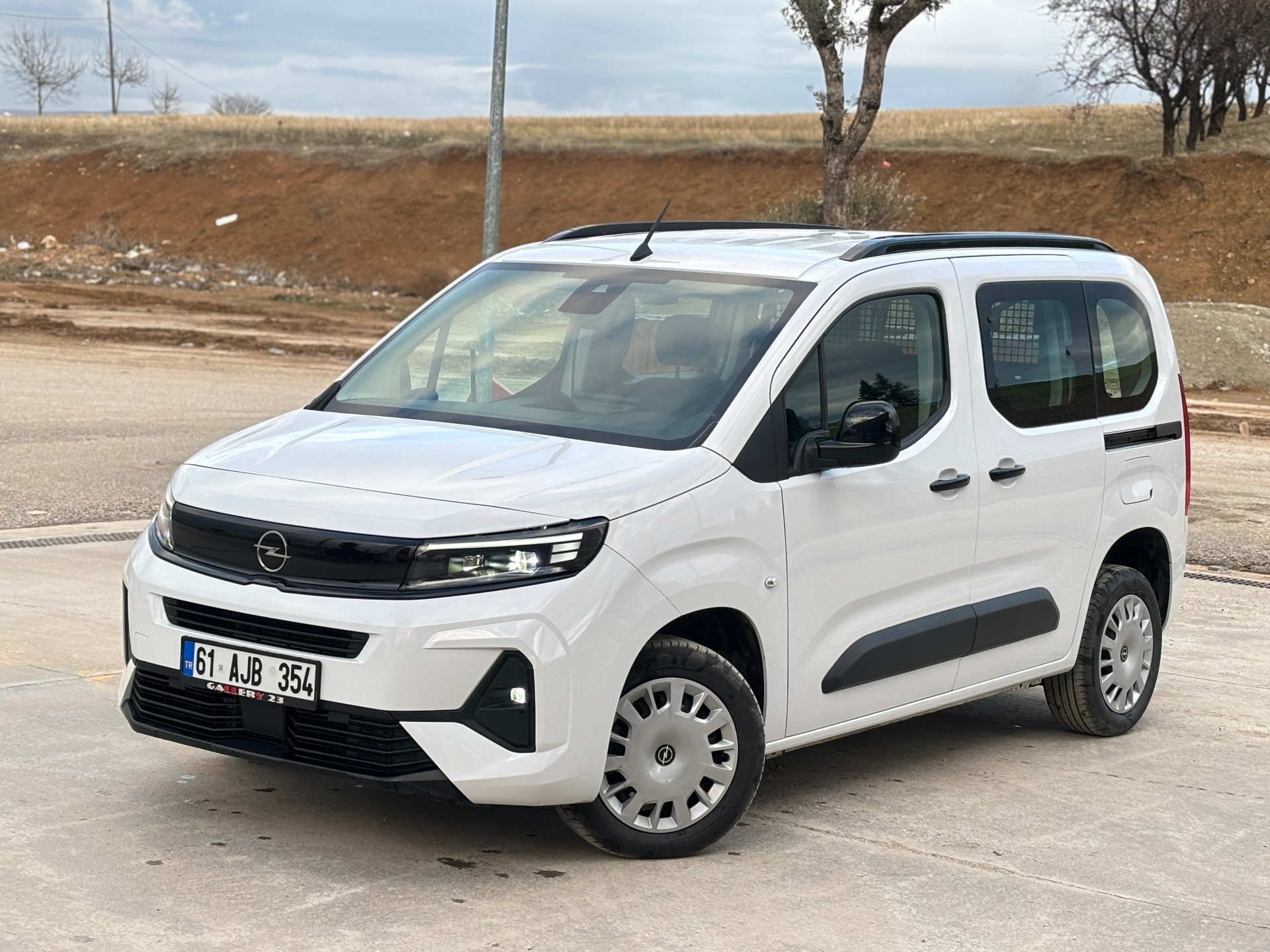 2025 OPEL COMBO 1.5 D OTOMATİK HATASIZ BOYASIZ SIFIR AYARINDA - 2