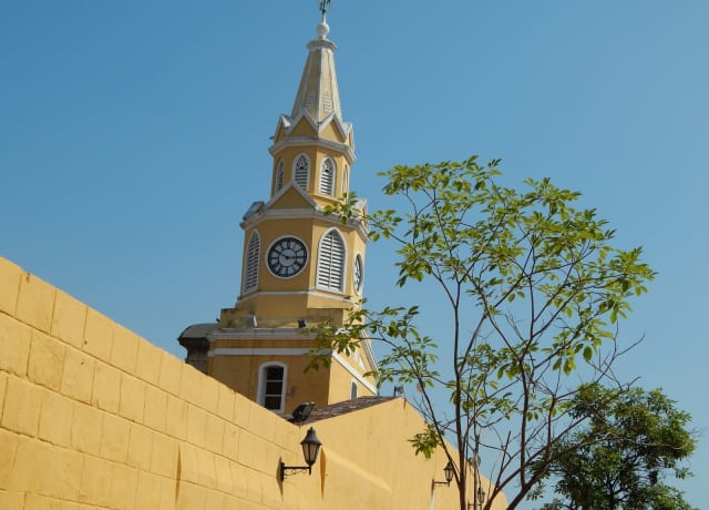 Ciudad Amurallada, Cartagena — Medellín y Cartagena