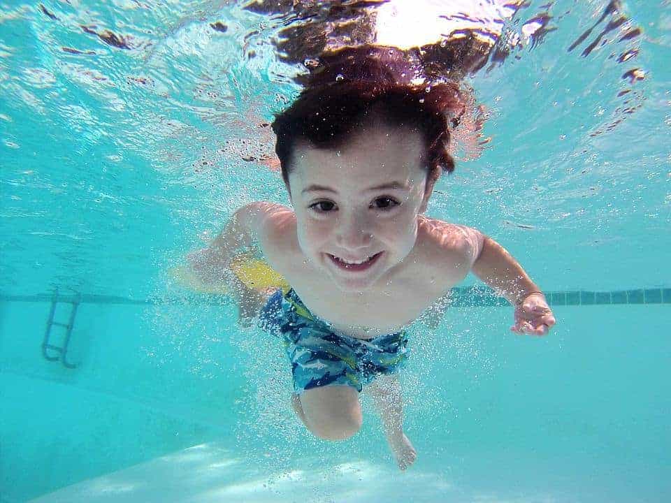 seguro para piscina comunitaria