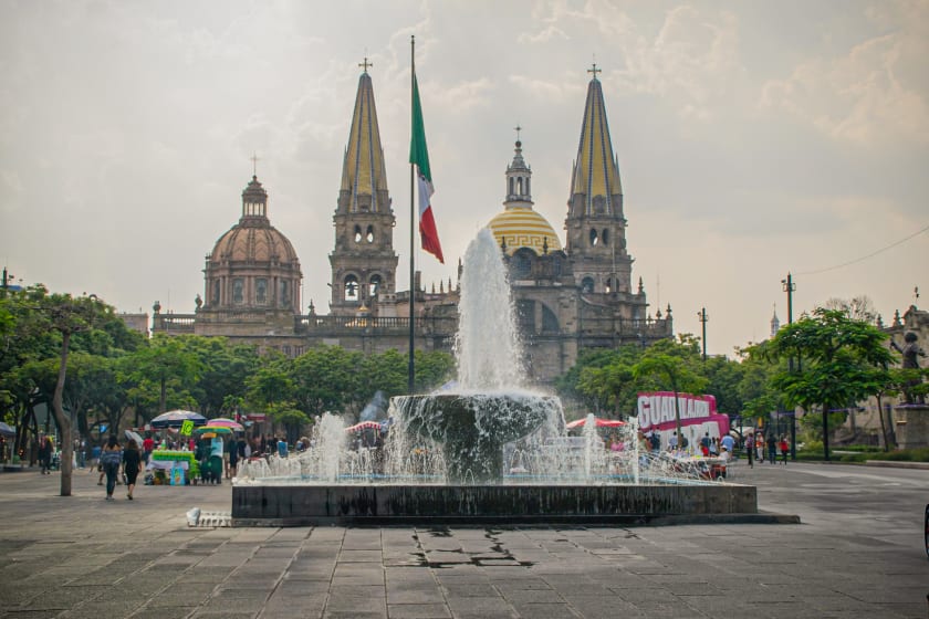 The beautiful fountain and surroundings in Plaza Tapatía, Guadalajara, with a clear view of the city's historic cathedral. This area, known for its vibrant atmosphere and stunning architecture, is a perfect location to be visited and for networking events for incentive travel programs and MICE groups.
