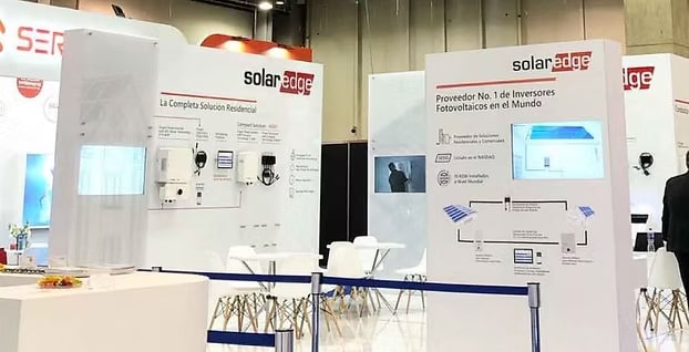  Innovative and modern conference setup featuring circular signs with 'Inclusion & Diversity,' purple and white high-top tables, and digital displays. Ideal for interactive corporate networking, MICE convention design, and modern event furniture rentals.