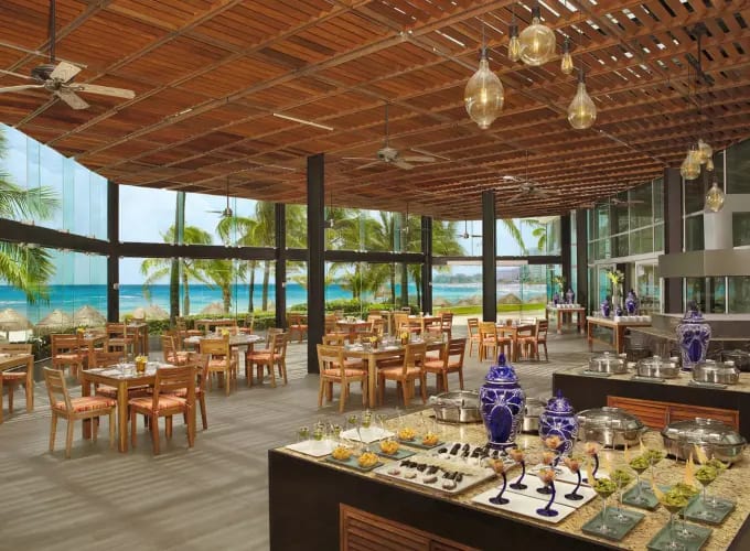 View of Krystal Grand Cancun All Inclusive, featuring the exclusive Resnaurant. A versatile MICE industry venue in Punta Cancun with 13,000 square feet of meeting space, including the Arena and Brisa boardrooms, ideal for corporate networking and premium incentive travel in Mexico.