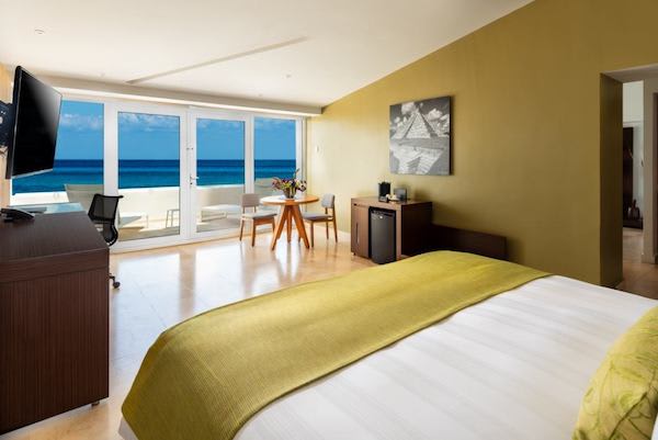 Modern King Bedroom at Presidente InterContinental Cancun featuring contemporary design and ocean views, ideal for comfortable corporate delegate housing during conferences