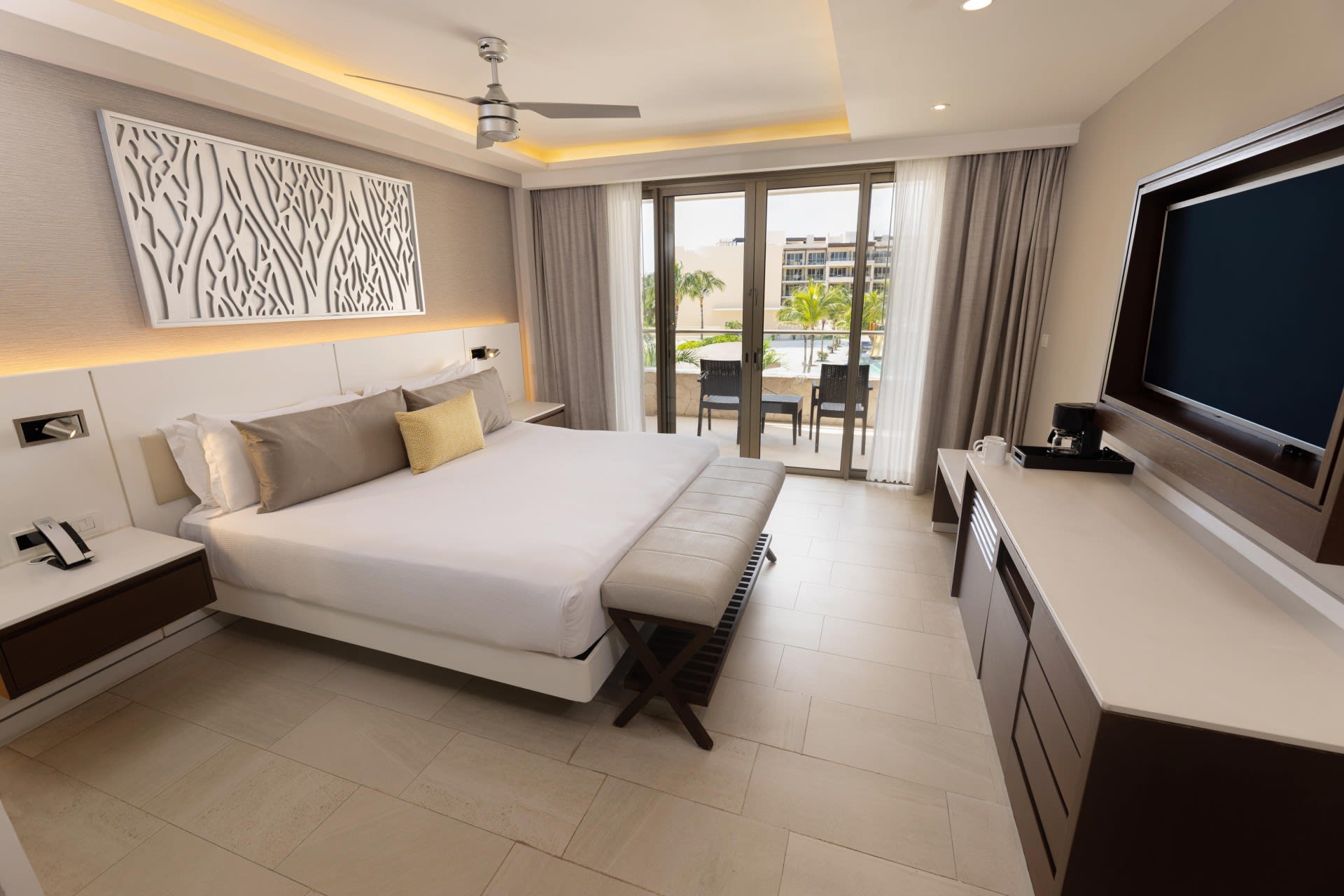 Contemporary guest room at Royalton Riviera Cancun featuring oceanview balcony, work-friendly amenities, and elegant decor—ideal for MICE travelers attending meetings, incentives, or corporate retreats.