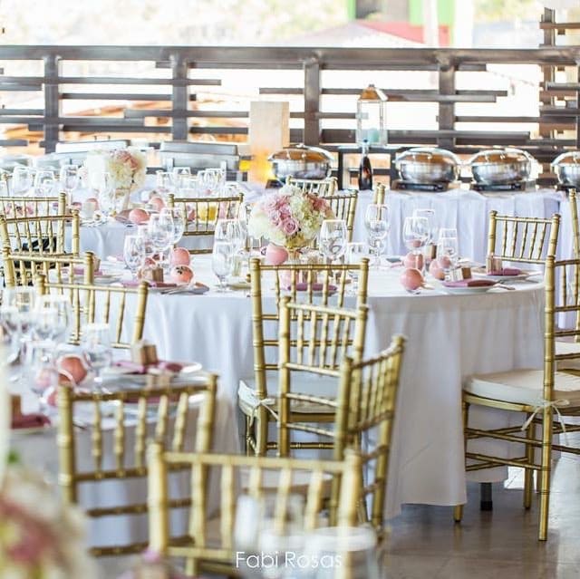 Elegant banquet setup at Casa Dorada Resort & Spa in Cabo San Lucas, featuring pastel floral centerpieces and Chiavari chairs—ideal for MICE galas, corporate dinners, and incentive celebrations.