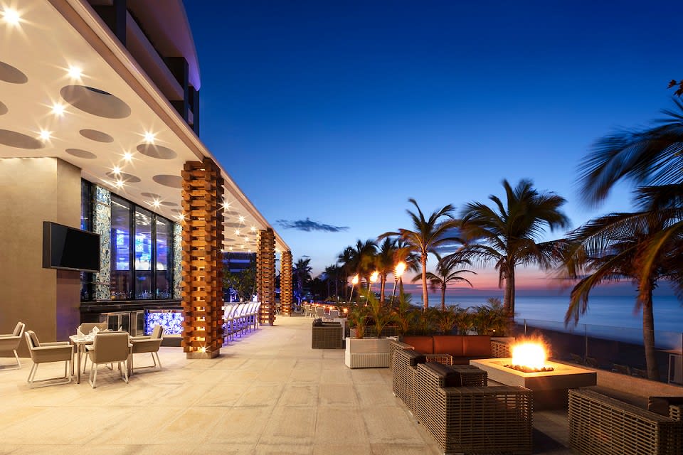 Oceanfront lounge at Diamante Tafer Resort Cabo San Lucas featuring fire pits, sunset views, and modern seating—ideal for MICE welcome receptions, networking events, and incentive gatherings.