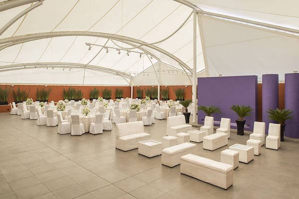 Elegant event venue at Camino Real Pedregal in Mexico City, featuring white tented structure, banquet tables, and lounge seating. Ideal for MICE events, corporate galas, and incentive receptions.