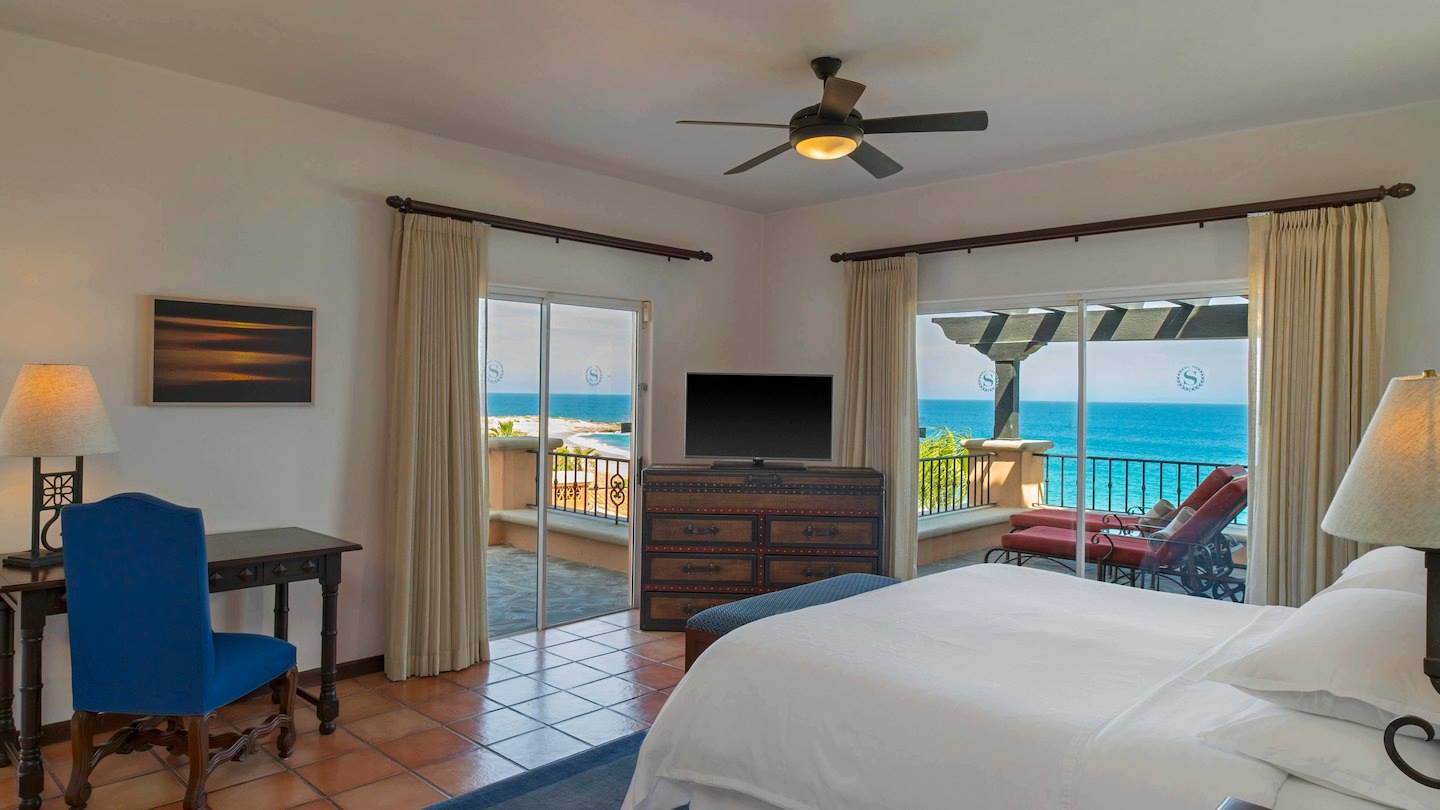 Oceanview suite at Hacienda del Mar Los Cabos featuring a private balcony, terracotta flooring, and coastal decor—ideal for MICE executive stays, incentive travel, and VIP accommodations in Baja California Sur.