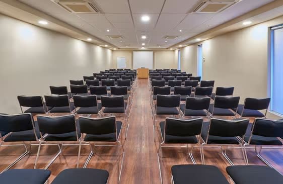 Conference room at City Centro by Marriott Oaxaca with seating and AV setup, ideal for business meetings, seminars, and MICE events in Mexico.