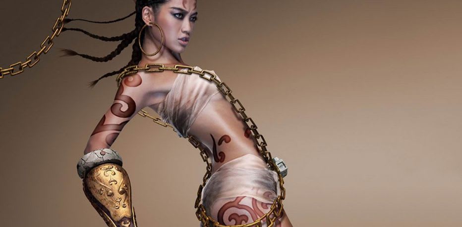A striking image of an artistic promotional model with body paint resembling tribal or graphic designs, wrapped in chains and a piece of cloth. This type of unique entertainment and experiential marketing is used for creative product launches, themed incentive travel parties, and high-impact exhibition shows in the Cancun MICE market.