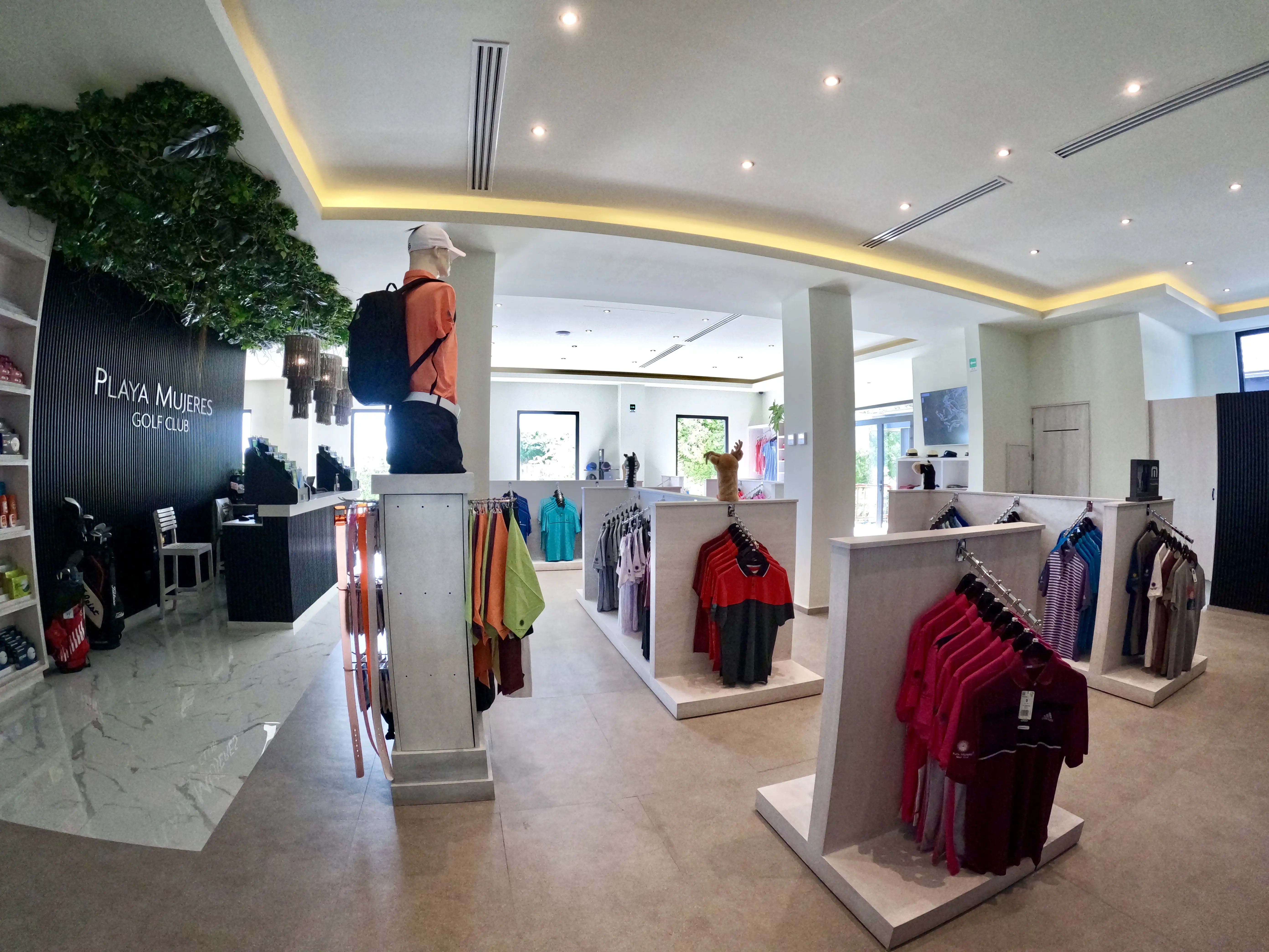 An elevated view of a golf course featuring a dark winding river or lagoon surrounded by dense green mangrove forests. The course design integrates challenging natural water features. Perfect for unique corporate team-building, high-end incentive travel, and a scenic backdrop for MICE events near Cancun.